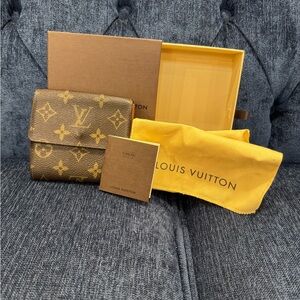 Two side wallet , original , comes with box , pouch !